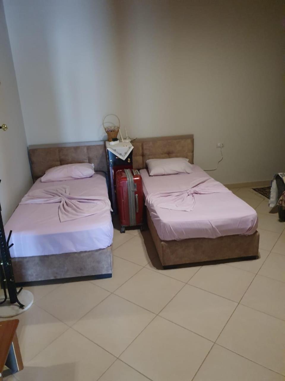 Mona'S Hostel Sarande Ngoại thất bức ảnh