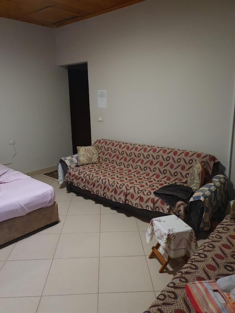 Mona'S Hostel Sarande Ngoại thất bức ảnh
